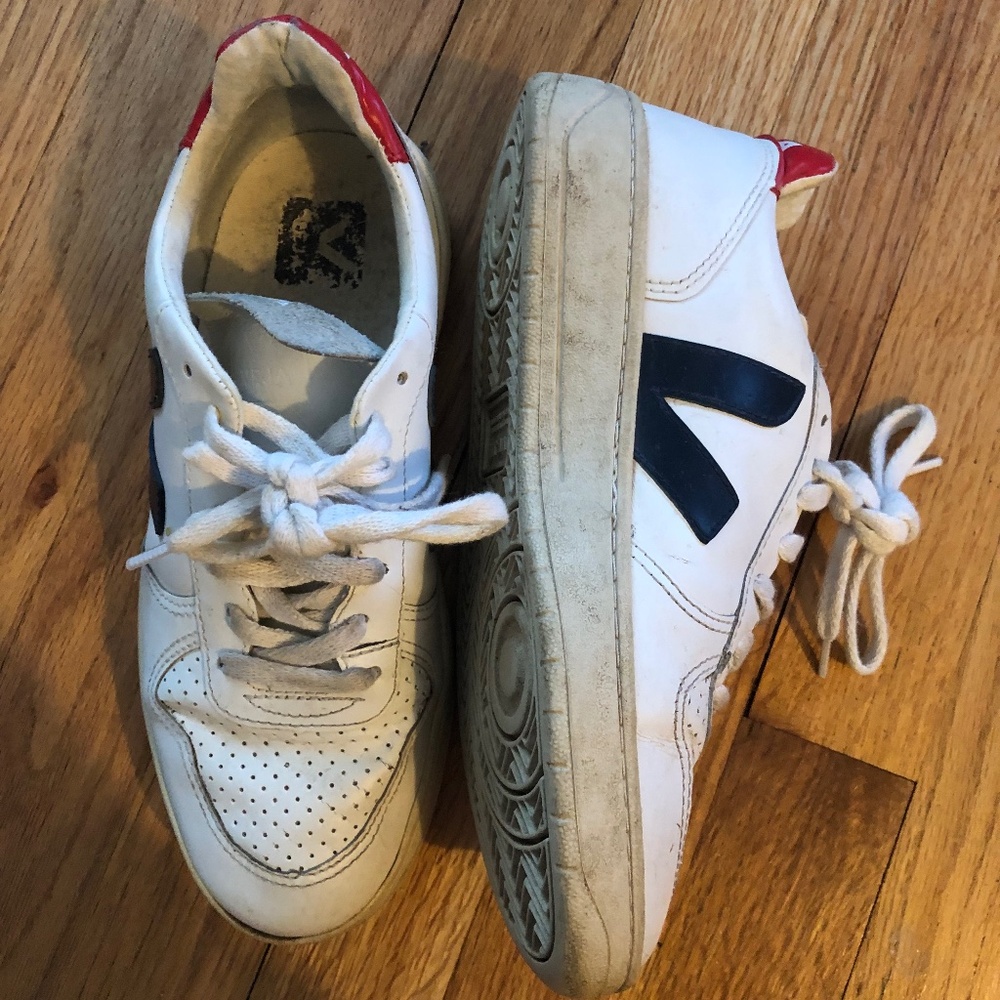 VEJA sneakers - women's size 6